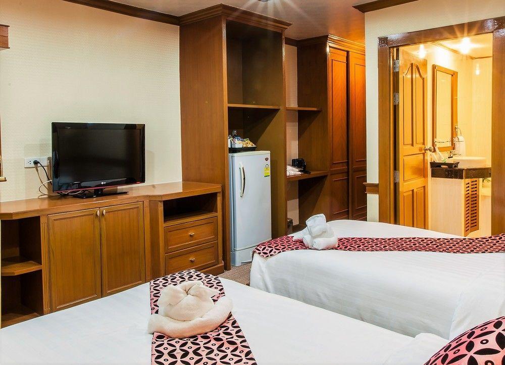 Oyo 796 Paradise Sukhumvit Hotel Банкок Екстериор снимка