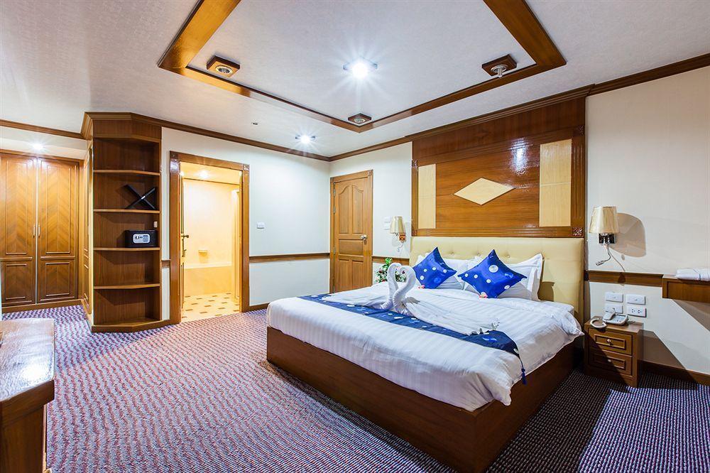 Oyo 796 Paradise Sukhumvit Hotel Банкок Екстериор снимка