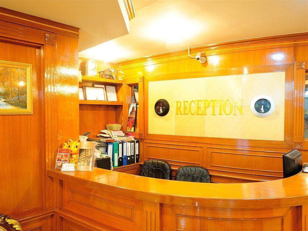 Oyo 796 Paradise Sukhumvit Hotel Банкок Екстериор снимка