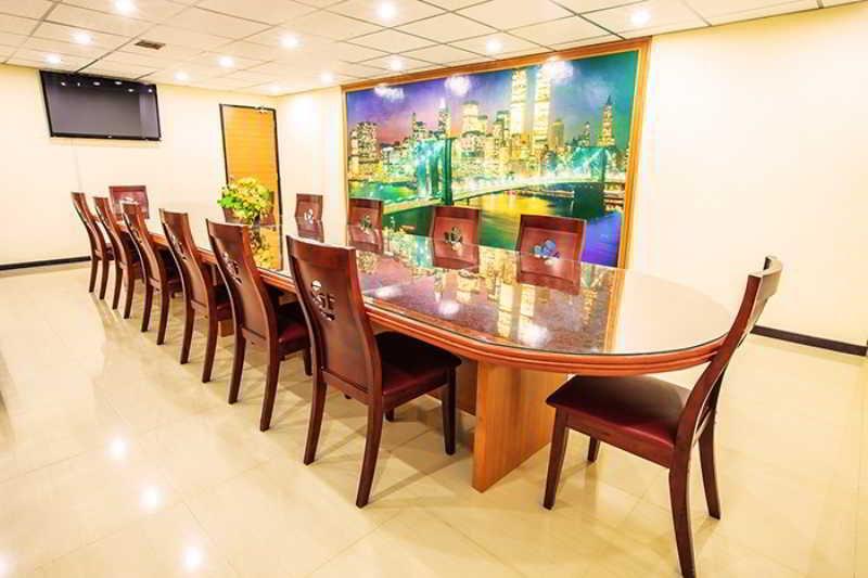 Oyo 796 Paradise Sukhumvit Hotel Банкок Екстериор снимка