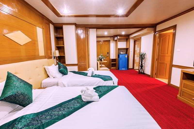 Oyo 796 Paradise Sukhumvit Hotel Банкок Екстериор снимка
