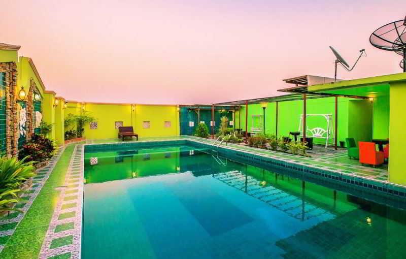 Oyo 796 Paradise Sukhumvit Hotel Банкок Екстериор снимка