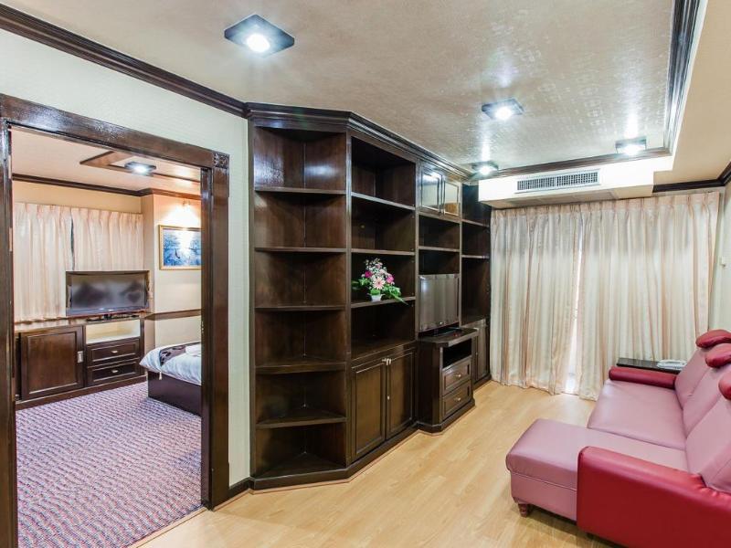 Oyo 796 Paradise Sukhumvit Hotel Банкок Екстериор снимка