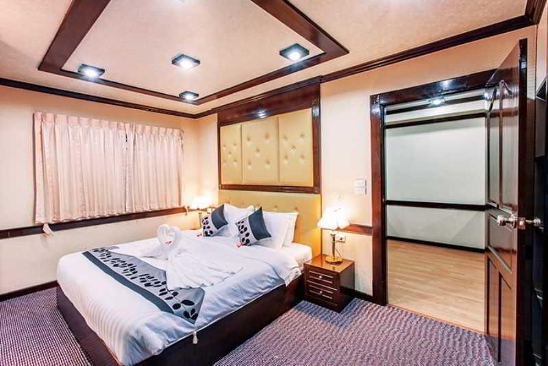 Oyo 796 Paradise Sukhumvit Hotel Банкок Екстериор снимка