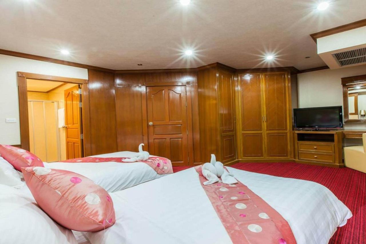 Oyo 796 Paradise Sukhumvit Hotel Банкок Екстериор снимка