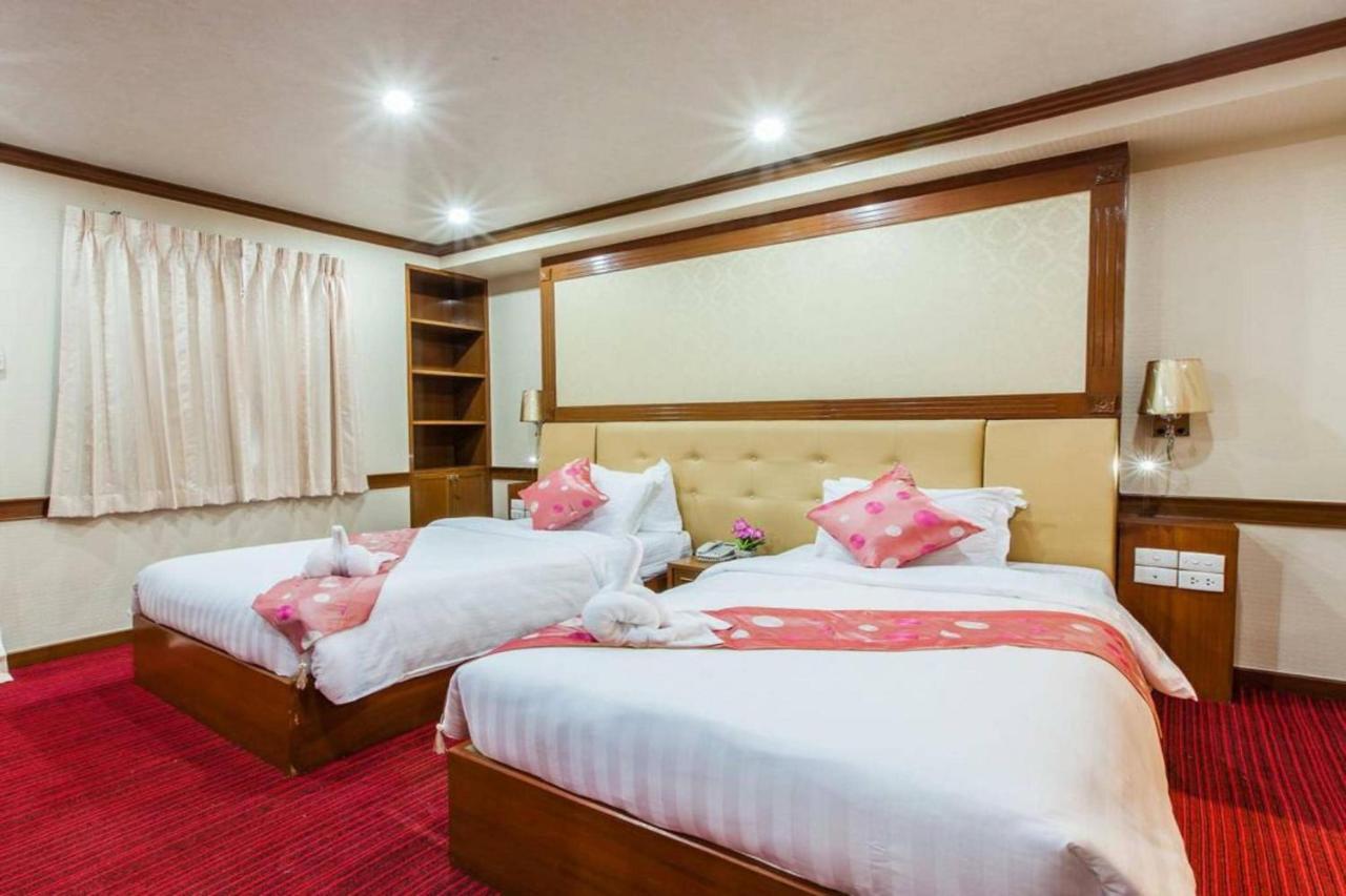 Oyo 796 Paradise Sukhumvit Hotel Банкок Екстериор снимка