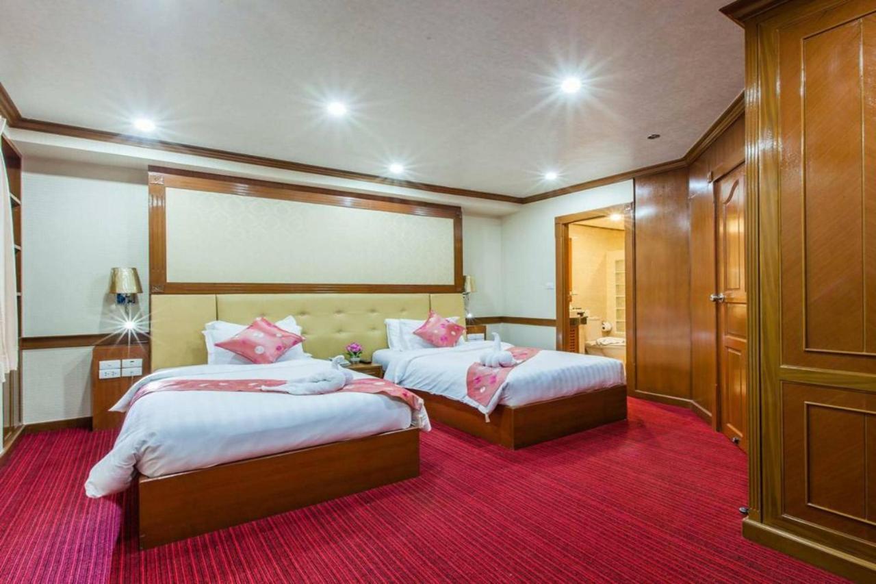 Oyo 796 Paradise Sukhumvit Hotel Банкок Екстериор снимка