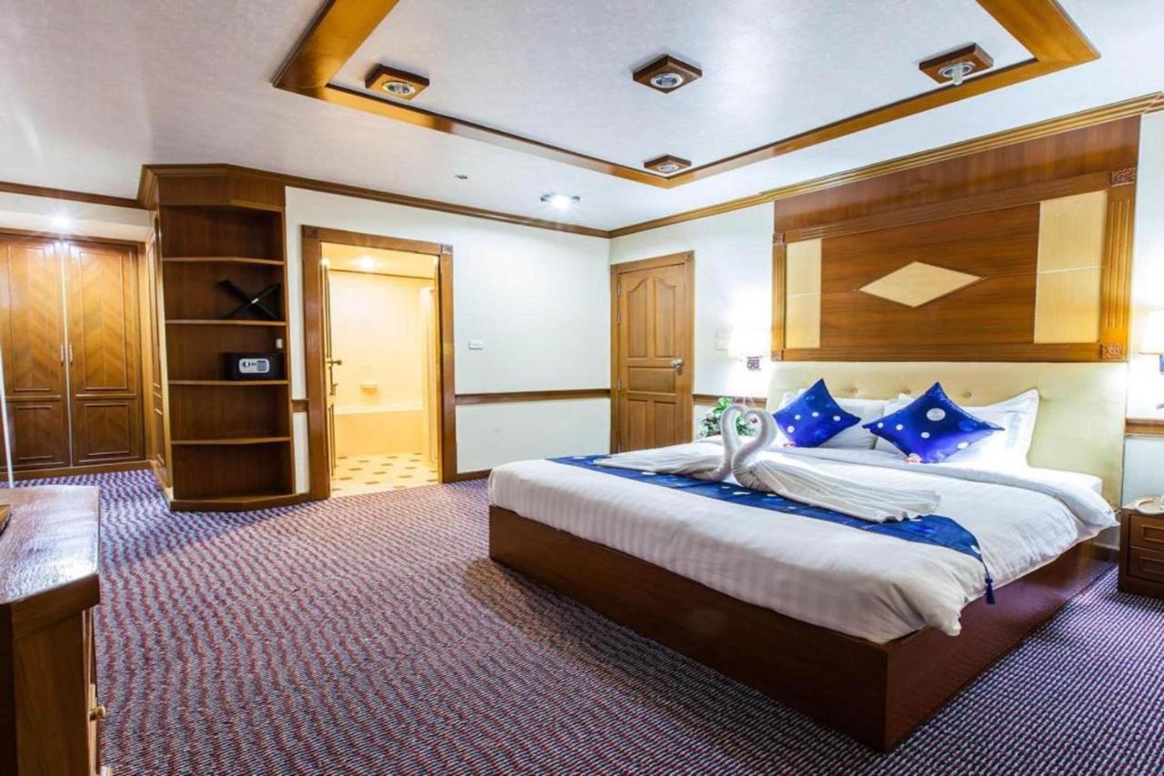 Oyo 796 Paradise Sukhumvit Hotel Банкок Екстериор снимка