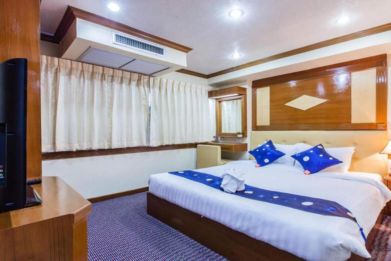 Oyo 796 Paradise Sukhumvit Hotel Банкок Екстериор снимка