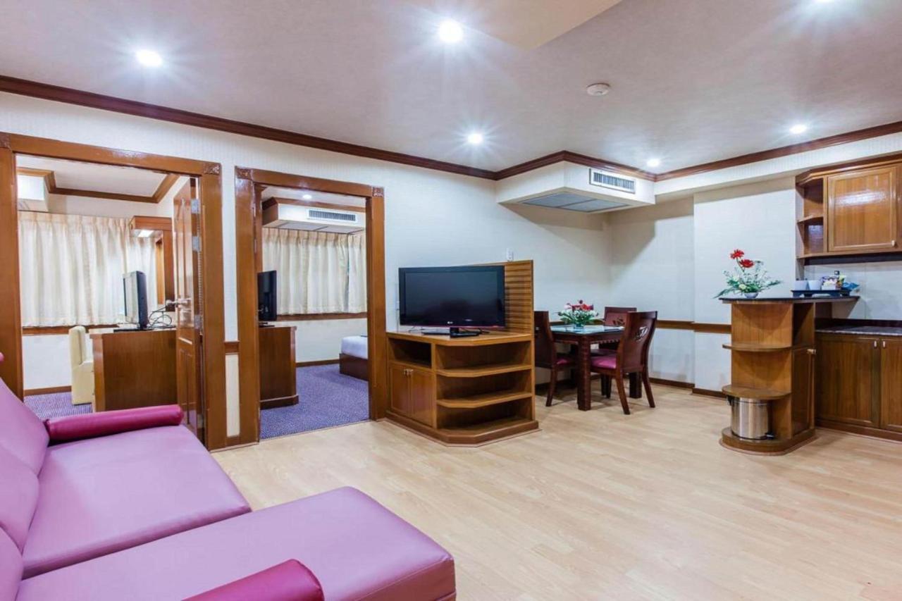 Oyo 796 Paradise Sukhumvit Hotel Банкок Екстериор снимка