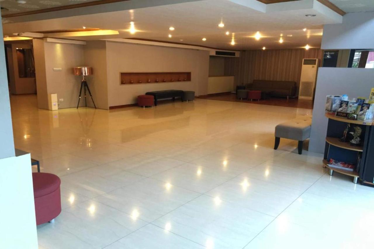Oyo 796 Paradise Sukhumvit Hotel Банкок Екстериор снимка
