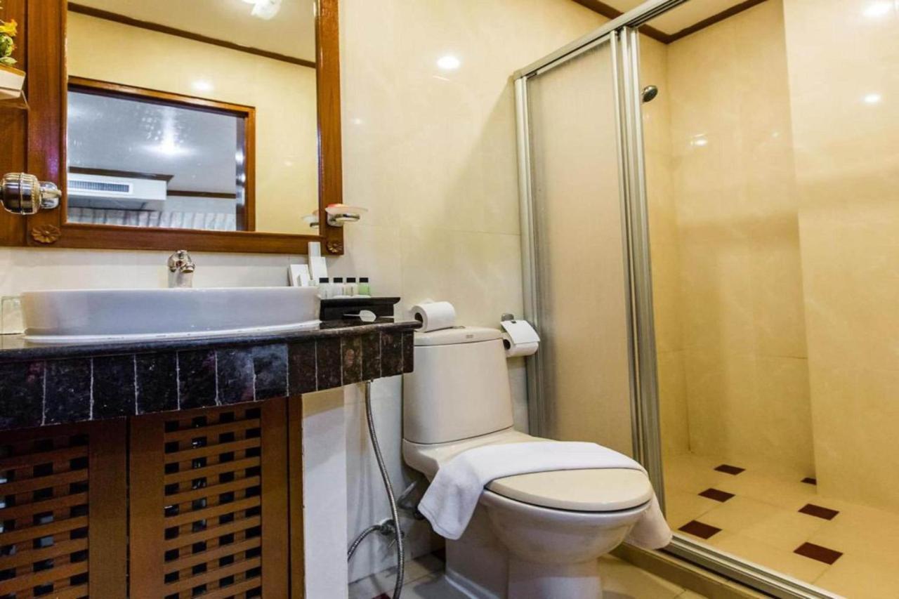 Oyo 796 Paradise Sukhumvit Hotel Банкок Екстериор снимка