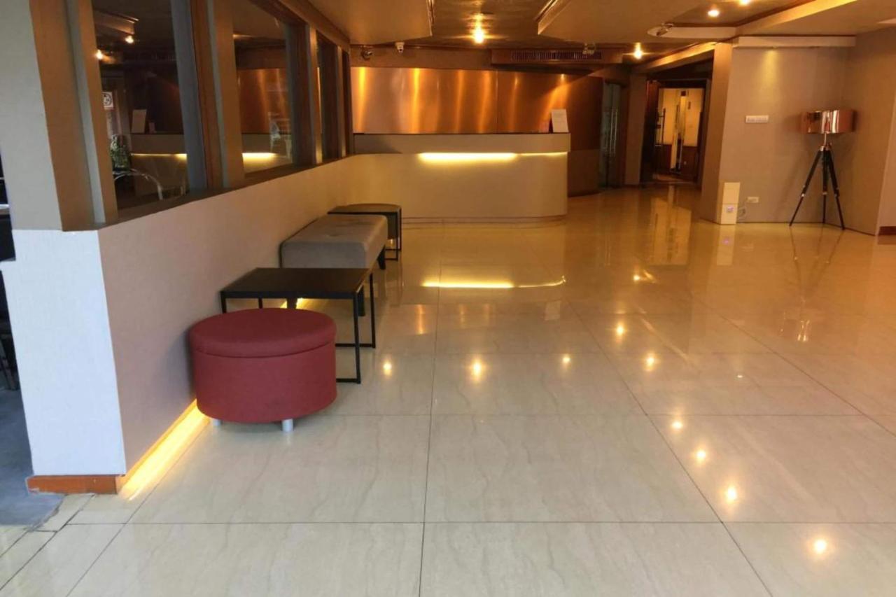 Oyo 796 Paradise Sukhumvit Hotel Банкок Екстериор снимка