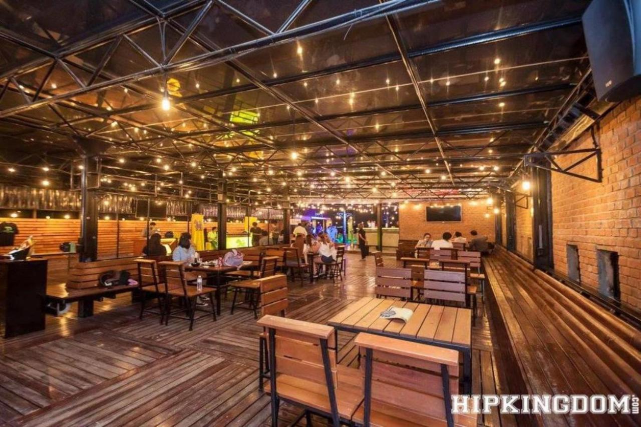 Oyo 796 Paradise Sukhumvit Hotel Банкок Екстериор снимка